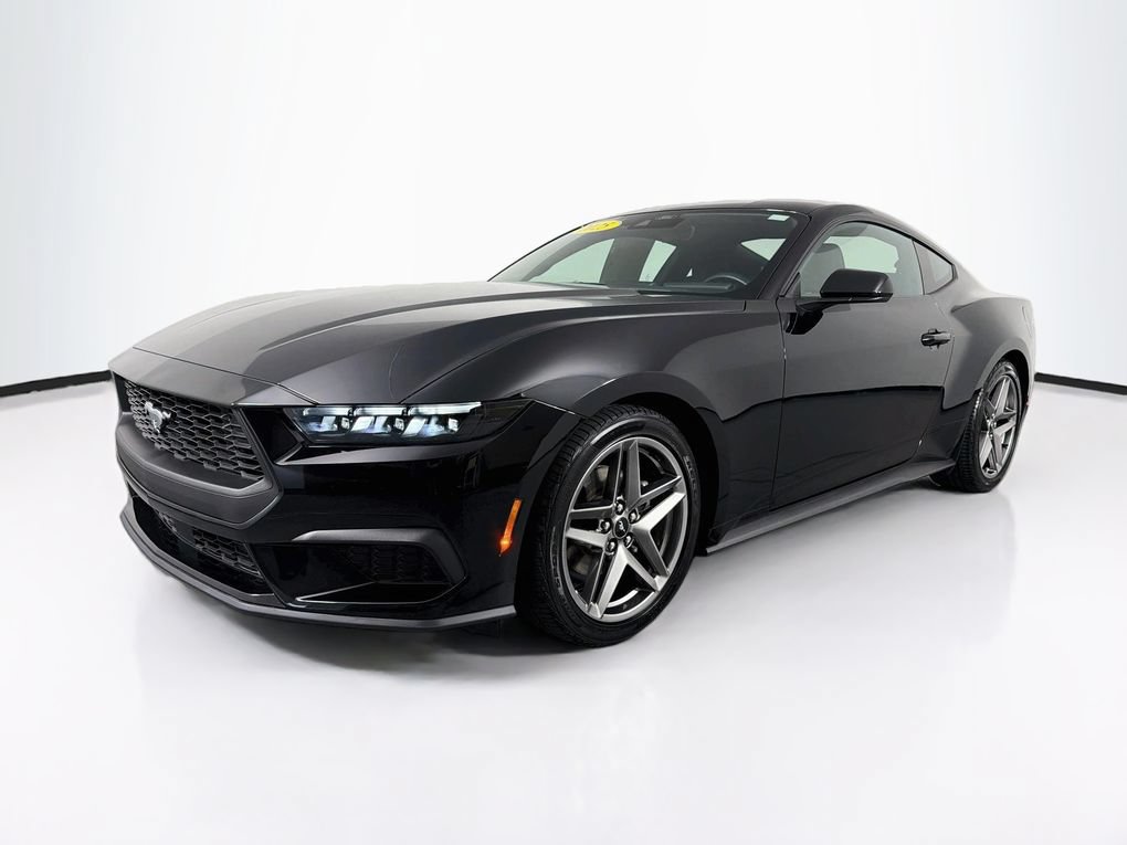 Used 2025 Ford Mustang Coupe RWD image 3