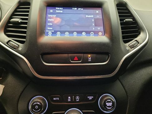Used 2021 Jeep Cherokee Latitude FWD image 25