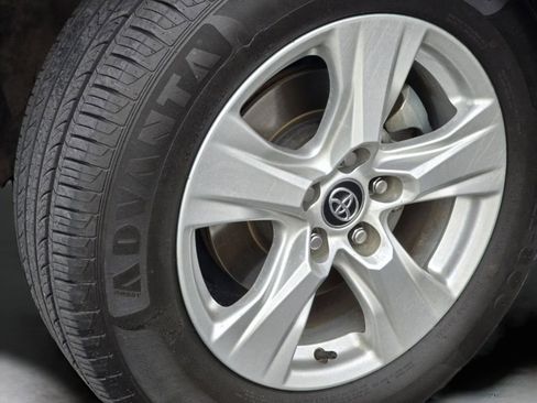 Used 2021 Toyota RAV4 XLE image 22