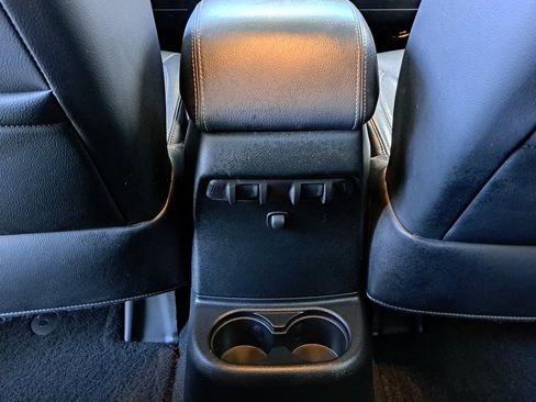 Used 2018 Jeep Wrangler Unlimited Sahara image 27