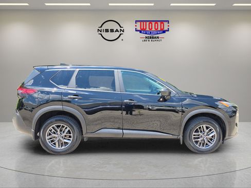 Used 2023 Nissan Rogue S AWD/4WD image 2