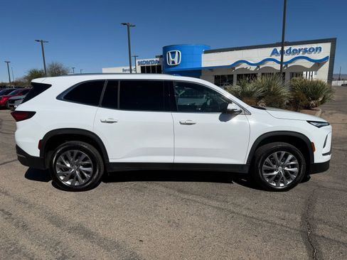 Used 2025 Buick Enclave Preferred image 4