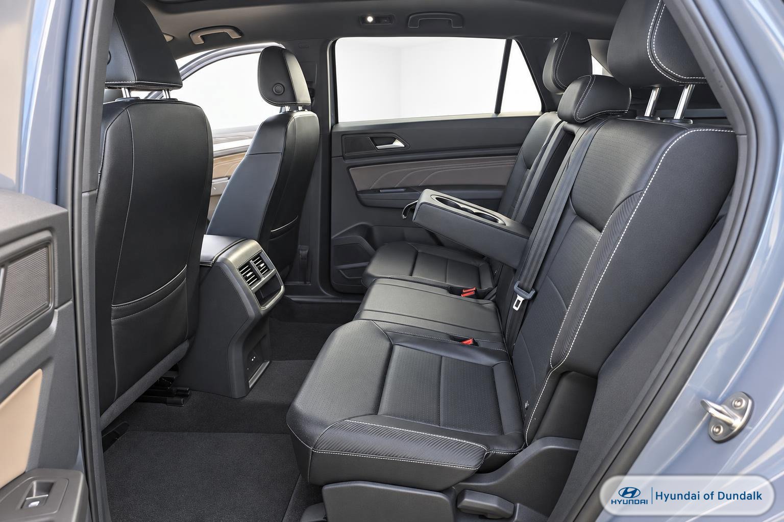 Used 2022 Volkswagen Atlas Cross Sport SE w/ Panoramic Sunroof Package FWD image 9
