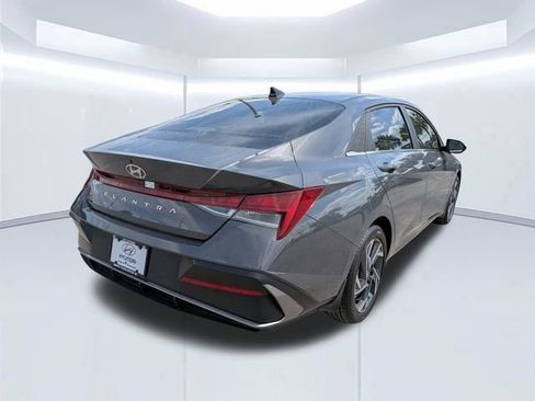 Certified 2025 Hyundai Elantra SEL FWD image 4