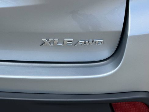 Used 2016 Toyota Highlander XLE AWD/4WD image 13