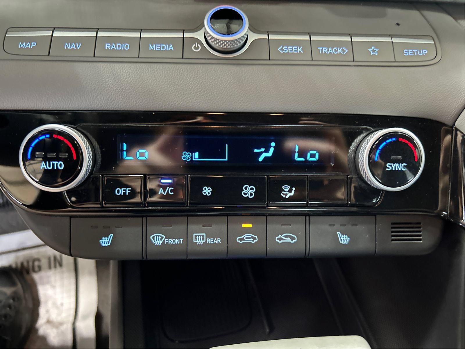 Used 2025 Hyundai Elantra SEL FWD image 26