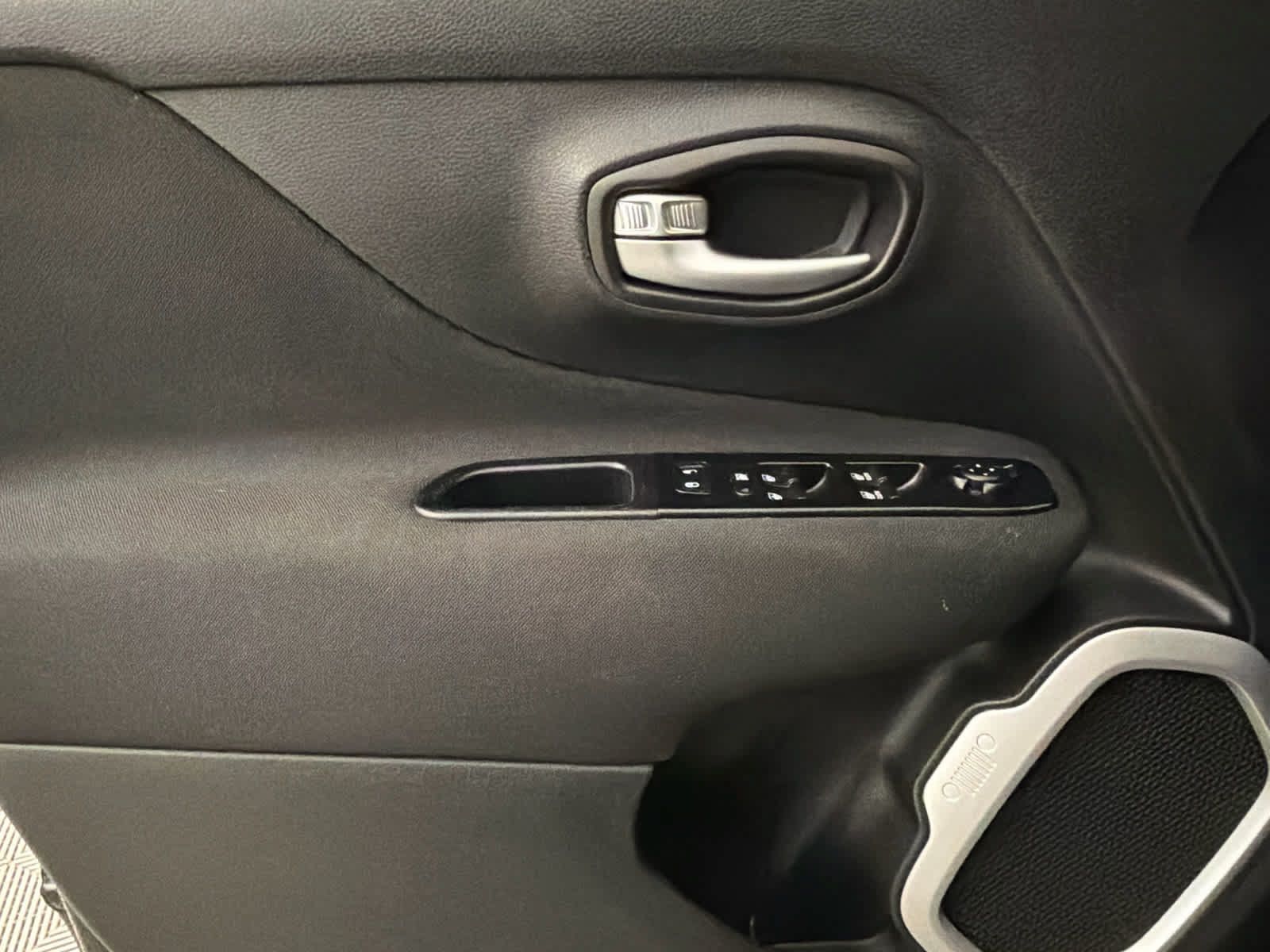 Used 2020 Jeep Renegade Sport w/ Sport Appearance Group AWD/4WD image 22