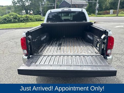 Used 2019 Toyota Tacoma TRD Off-Road AWD/4WD image 10
