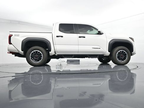 Used 2024 Toyota Tacoma TRD Off-Road AWD/4WD image 38
