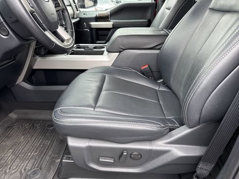 Used 2022 Ford F250 Lariat w/ Black Appearance Package image 9