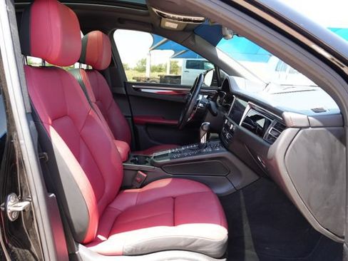 Used 2019 Porsche Macan AWD/4WD image 17