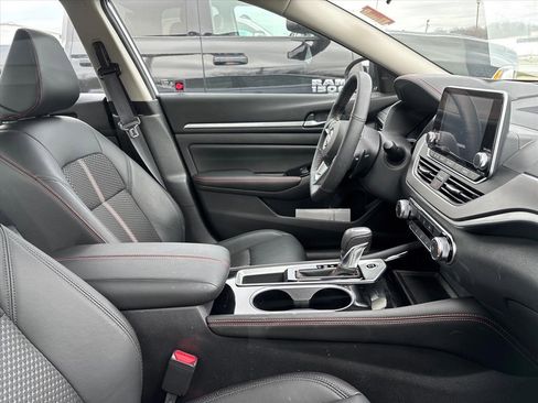 Used 2024 Nissan Altima 2.5 SR image 19