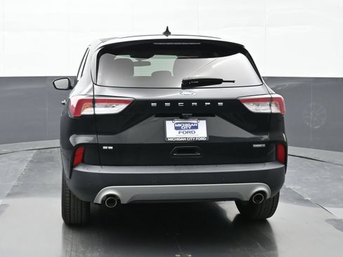 Used 2022 Ford Escape SE w/ Cold Weather Package AWD/4WD image 2