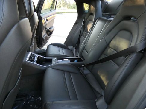 Used 2018 Porsche Panamera 4 image 46