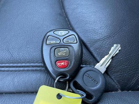 Used 2011 GMC Acadia SLT image 46