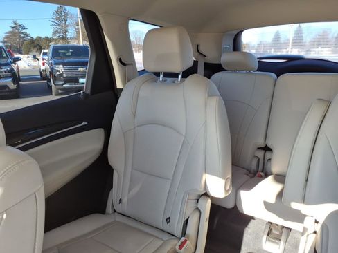 Used 2023 Buick Enclave Premium image 13