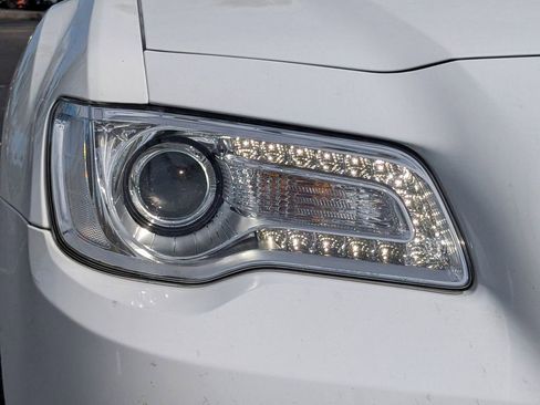 Used 2019 Chrysler 300 Limited image 10