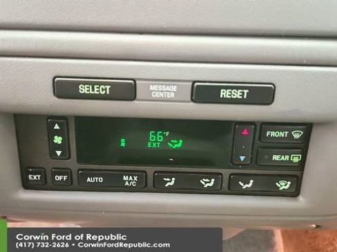 Used 2002 Lincoln Town Car Signature image 15