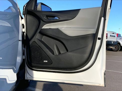 Used 2018 Chevrolet Equinox Premier image 22