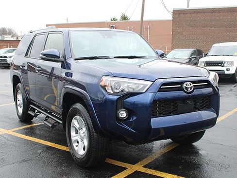 Certified 2024 Toyota 4Runner SR5 Premium w/ Moonroof Package image 4