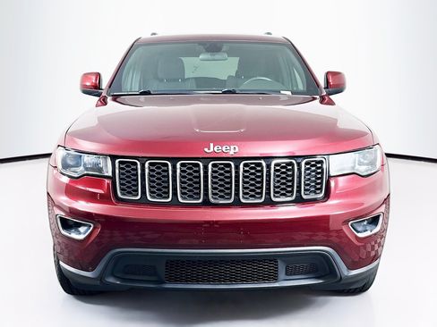 Used 2018 Jeep Grand Cherokee Laredo AWD/4WD image 2