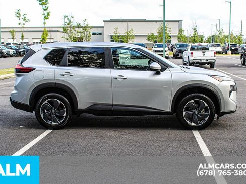 Used 2025 Nissan Rogue SV FWD image 9