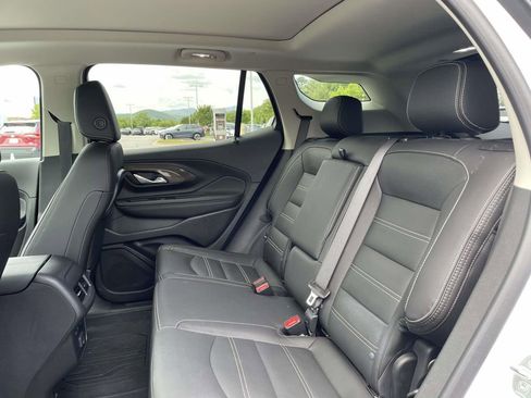 Used 2023 GMC Terrain Denali w/ Denali Premium Package AWD/4WD image 4