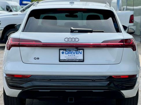 Used 2024 Audi Q8 e-tron Premium Plus w/ Premium Plus Package AWD/4WD image 36