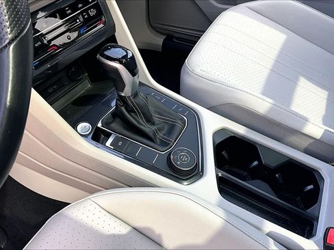 Used 2022 Volkswagen Tiguan SE R-Line AWD/4WD image 16