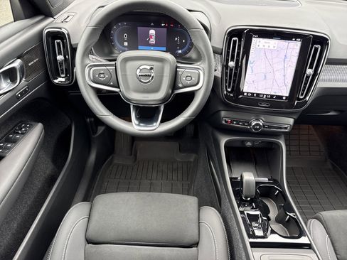Used 2024 Volvo XC40 B5 Plus w/ Protection Package Premier AWD/4WD image 12