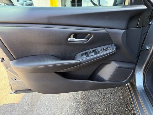 Used 2024 Nissan Sentra SV FWD image 27