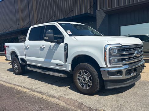 Used 2025 Ford F250 Lariat w/ FX4 Off-Road Package AWD/4WD image 3