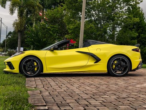 Used 2023 Chevrolet Corvette Stingray Preferred Conv w/ Z51 Performance Package RWD image 3