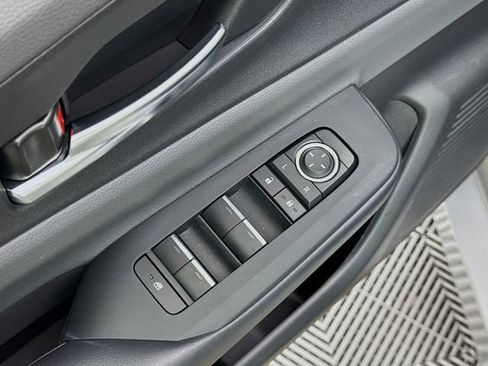 Used 2025 Toyota Prius XLE image 18