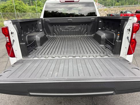 Used 2023 Chevrolet Silverado 1500 LT AWD/4WD image 18
