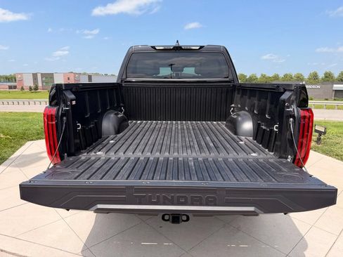 Used 2025 Toyota Tundra Limited AWD/4WD image 36