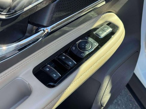 Used 2023 Lincoln Corsair AWD w/ Rear Removable Package Tray image 15