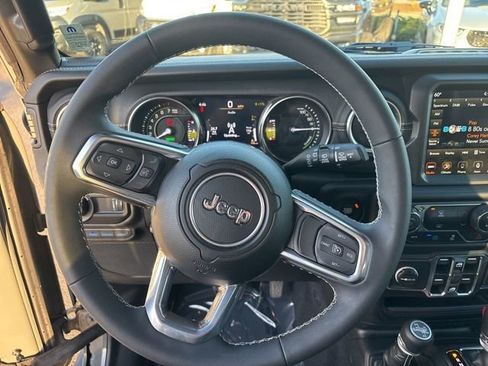 Used 2023 Jeep Wrangler Unlimited Sahara image 23