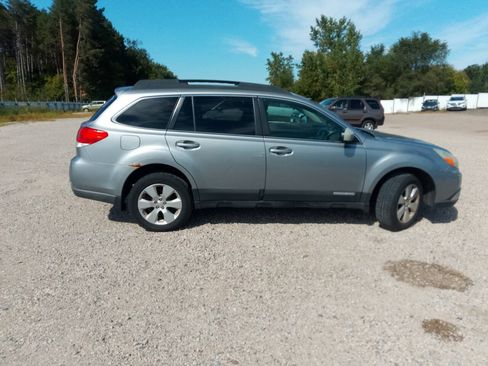 Used 2010 Subaru Outback 2.5i Limited AWD/4WD image 6