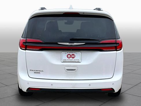 Used 2021 Chrysler Pacifica Touring-L FWD image 5