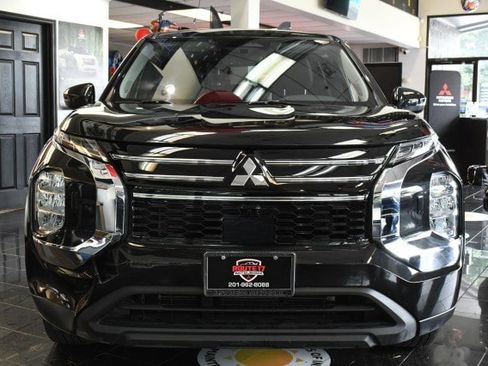 Used 2025 Mitsubishi Outlander ES AWD/4WD image 2