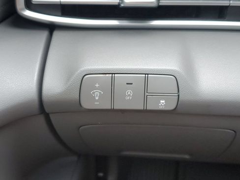 Used 2025 Hyundai Elantra SE FWD image 30