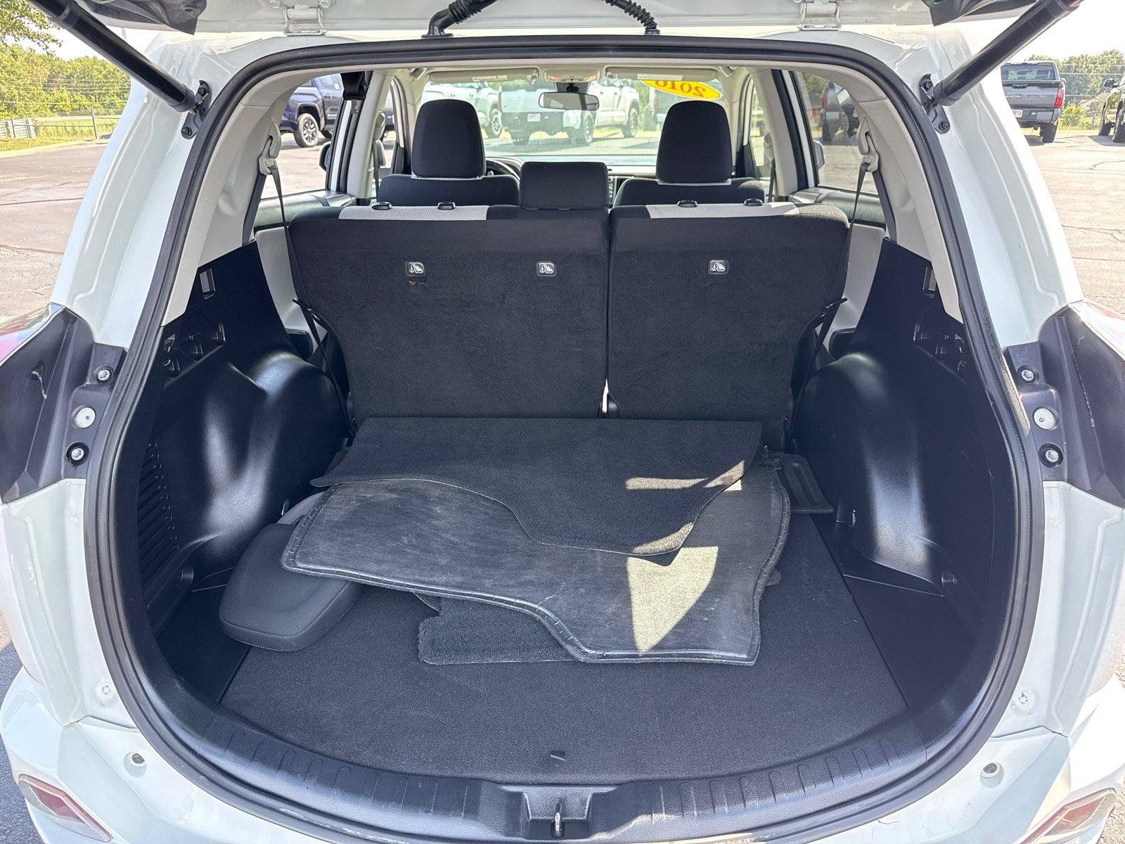 Used 2016 Toyota RAV4 XLE w/ Convenience Package FWD image 8