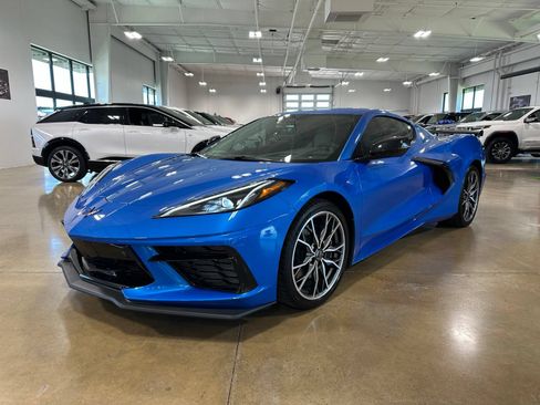 Used 2025 Chevrolet Corvette Stingray Preferred Cpe w/ Z51 Performance Package RWD image 3