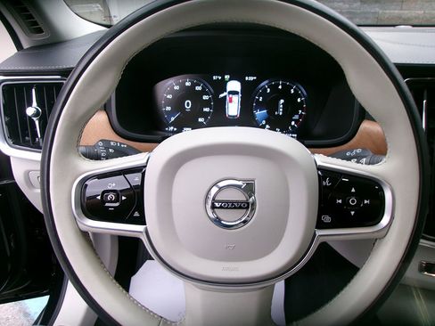 Used 2020 Volvo V90 T6 Inscription w/ Advanced Package image 20