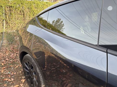 Used 2024 Tesla Model Y Long Range image 7