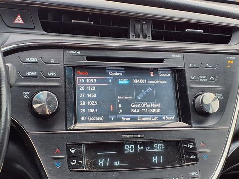 Used 2017 Toyota Avalon XLE image 7