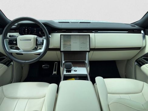 Certified 2025 Land Rover Range Rover SE AWD/4WD image 13