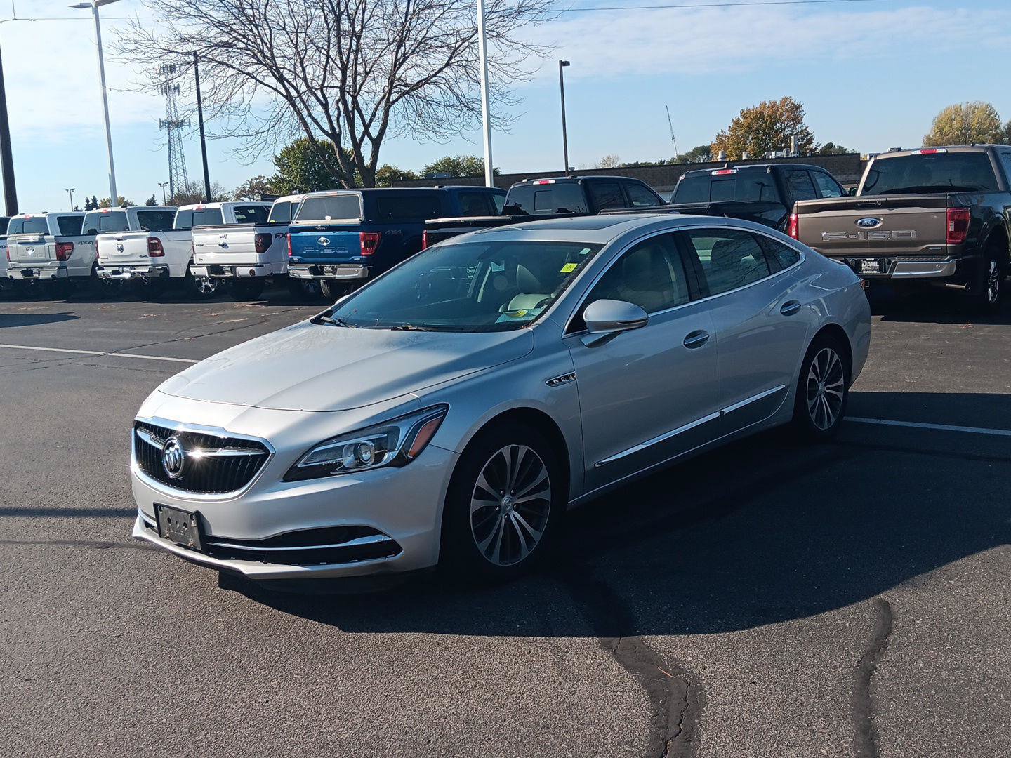 Used 2017 Buick LaCrosse Essence w/ Sun and Shade Package FWD image 10