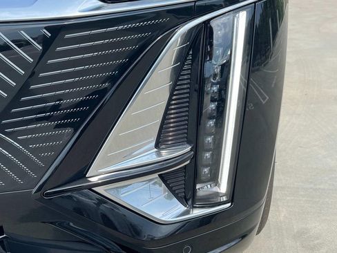 New 2026 Cadillac Lyriq Luxury image 9